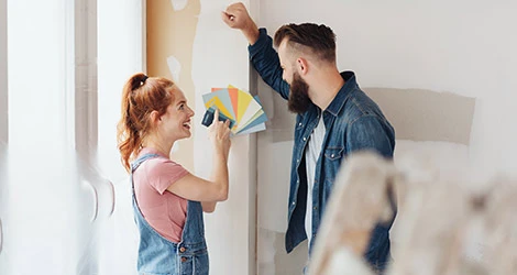 Par renoverar bostad och väljer färg