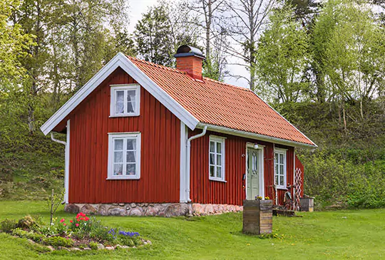 Röd sommarstuga i Sverige